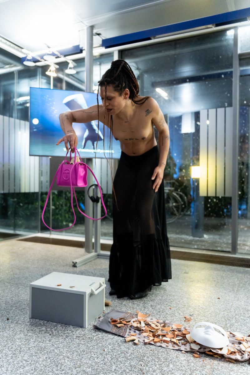 Retour de Paris: Charlotte Eifler - Fantômes