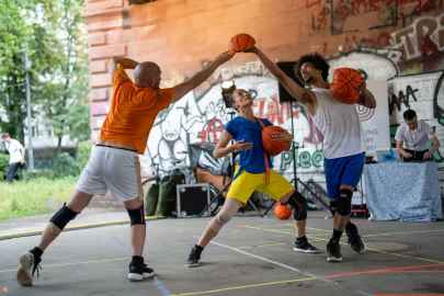 RÜCKBLICK IN BILDERN: Fête de la Musique et du Sport mit KIVUKO COMPAGNIE: « BOUNCE BACK »